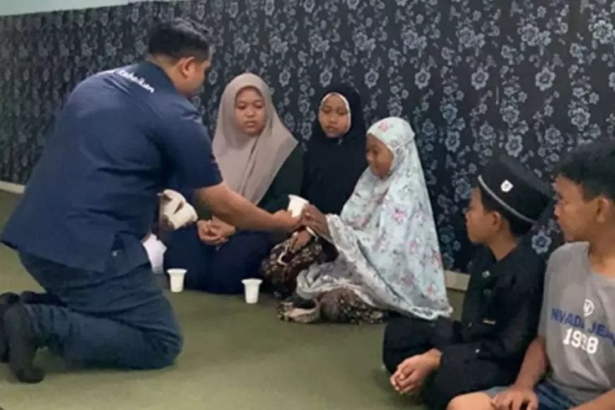 Tebar Berkah Maulid dengan berbagi Susu Jabmilk ke Panti Asuhan