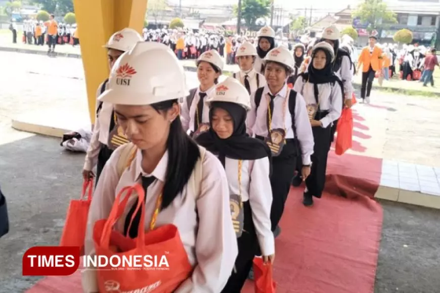 Teguhkan sebagai Industrial University, Ratusan Mahasiswa Baru UISI Dibekali Kompetensi Khusus