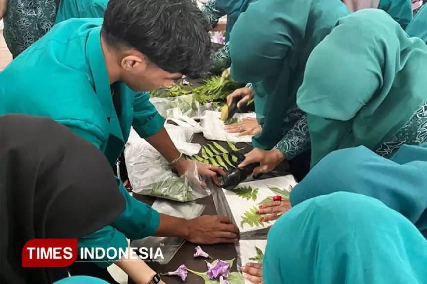 TIngkatkan Keterampilan, Mahasiswa UNISMA Beri Pelatihan Ecoprint Tote Bag