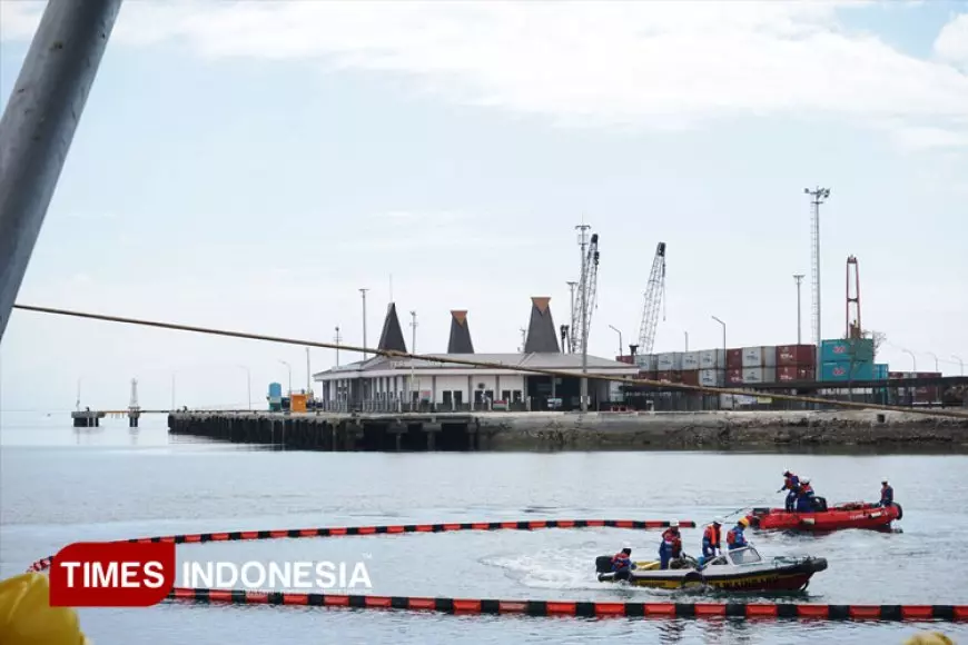 Hadapi Darurat Tumpahan Minyak, Pertamina dan KSOP Waingapu Gelar Simulasi Rutin