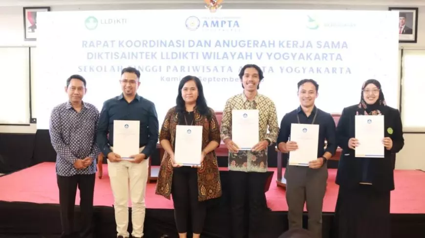 UMBY Sabet Juara III Anugerah Kerja Sama Internasional LLDIKTI Wilayah V 2025
