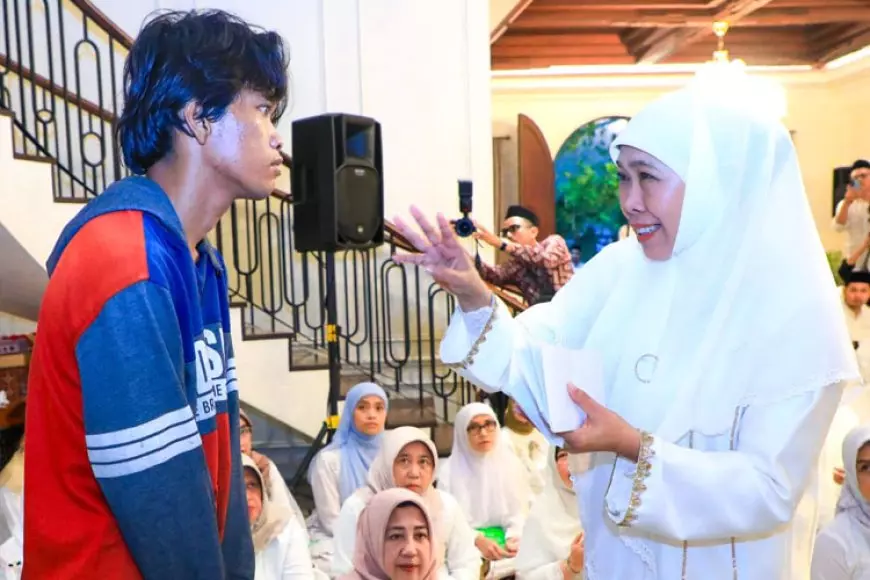 Gubernur Khofifah Serahkan Santunan Korban Rumah Terbakar di Jemur Wonosari Surabaya