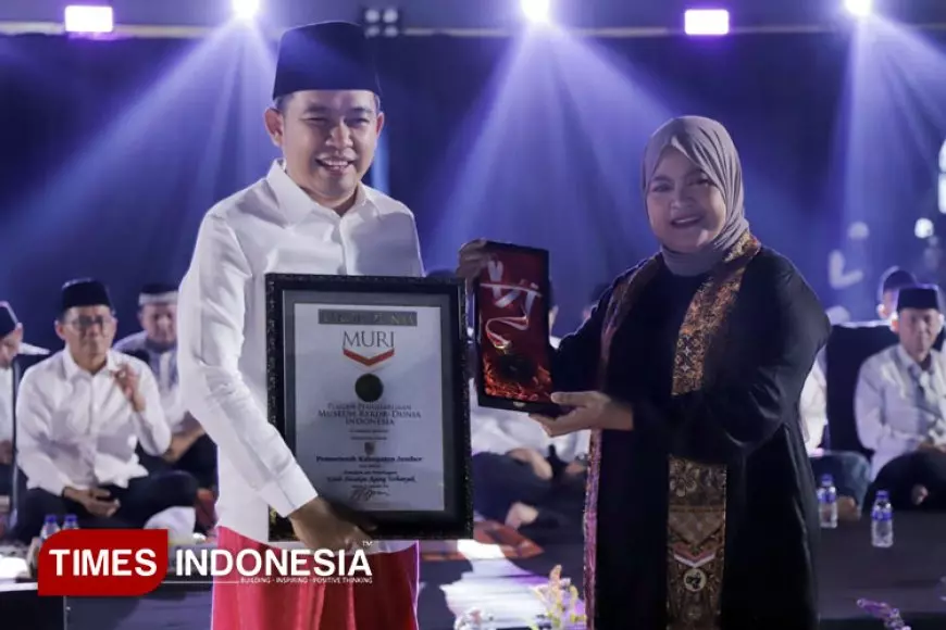 Arak Ratusan Tumpeng, Ancak Agung di Jember Pecahkan Rekor MURI