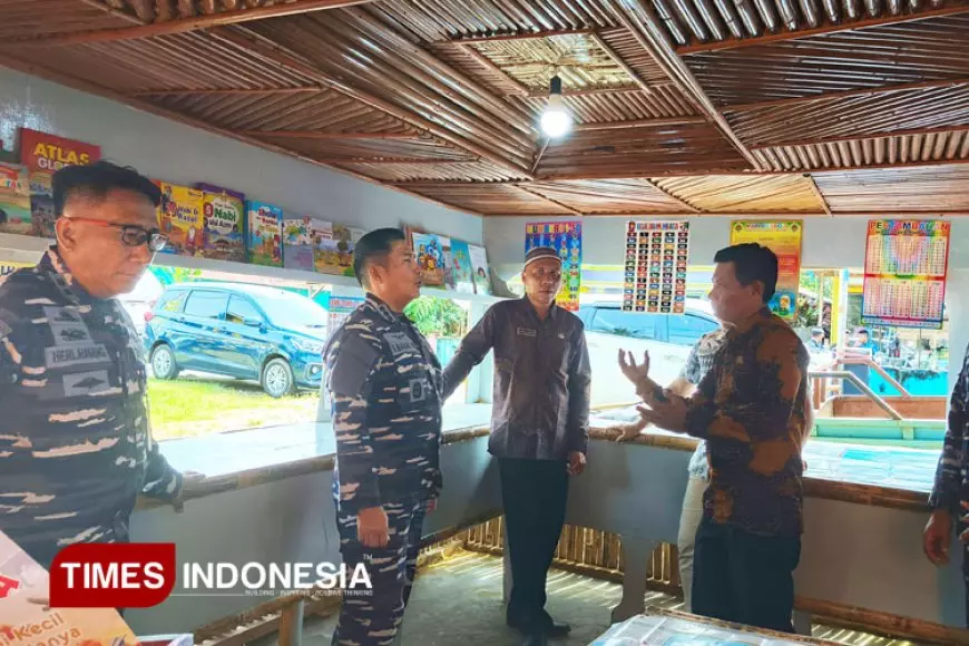 Cerdaskan Anak Bangsa, TNI AL dan Pemerintah Desa Tiley Kusu Morotai Kolaborasi Bangun Taman Baca