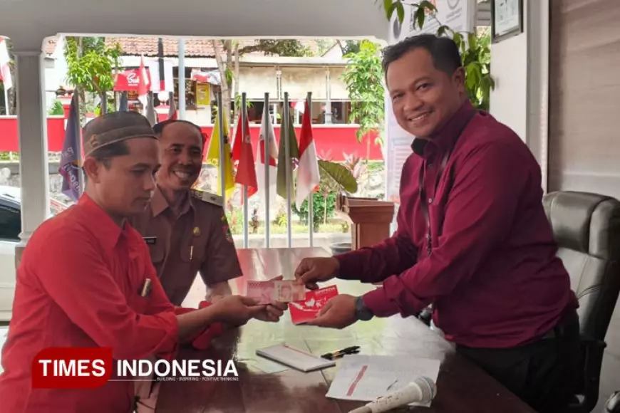 Terima Dana Insentif, Guru Ngaji di Sidomukti Doakan Bupati Jember