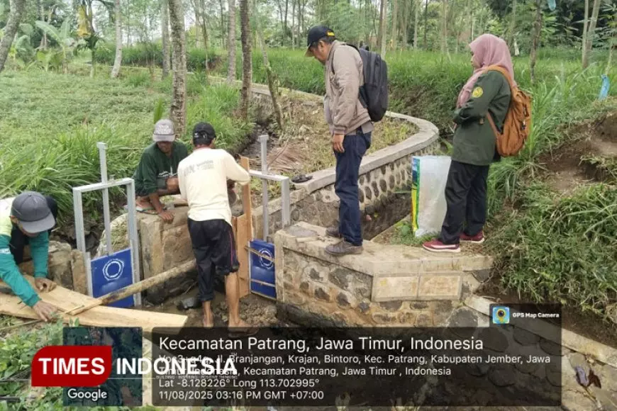 Fakultas Teknik Unmuh Jember Serahkan Pintu Air Irigasi untuk Petani Puger
