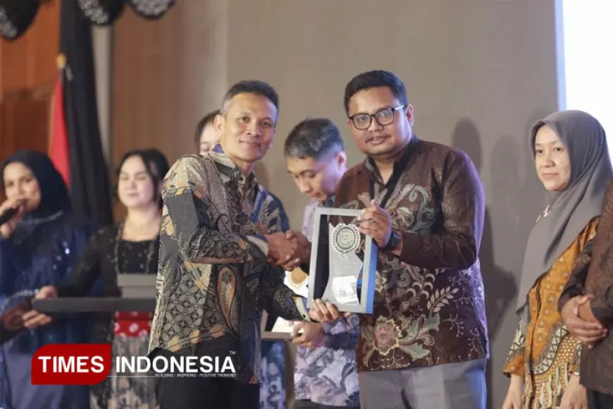 Tambah Prestasi, UNIPMA Raih Penghargaan Outstanding University dari Jawa Pos Radar Madiun Awards 2025