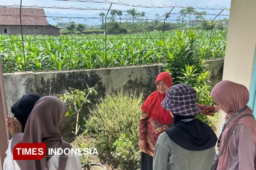 KSM-T Kelompok 23 UNISMA Dukung Lurah dalam Lomba dengan Inovasi QR Code Tanaman TOGA