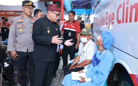 Ratusan Warga Antusias Ikuti Operasi Katarak Gratis di Banyuwangi