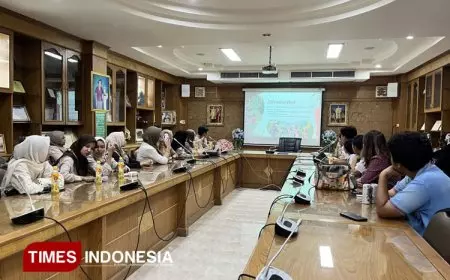 Kunjungan Peserta KSM UNISMA di Sekolah Hatyaiwittayalai 2 di Songkhla, Thailand
