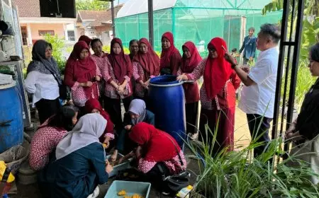 Penerapan Inovasi Probiotik - Bioflok Tim PSDKU UB Kediri Bantu Petani Ikan