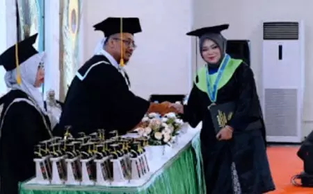 56 Ahli Madya Farmasi Lulusan Akafarma Sunan Giri Ponorogo Siap Hadapi Dunia Kerja