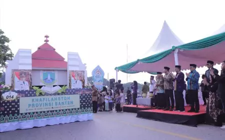 Momen Ribuan Warga Kendari Antusias Saksikan Pawai Ta'aruf STQH Nasional ke-28