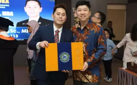 Tokoh Muda Inovatif Rico Tedyono Raih Gelar Doktor Pengembangan SDM UNAIR