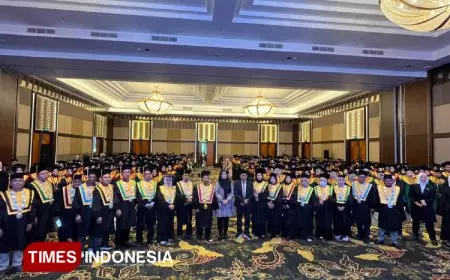 Dihadiri Bupati Ipuk, 329 Mahasiswa Universitas Islam Ibrahimy Banyuwangi Diwisuda