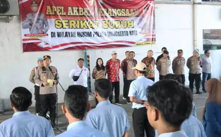 Polisi dan Buruh di Kota Mojokerto Apel Akbar Kebangsaan