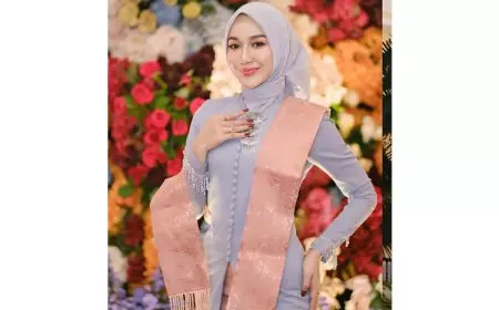 Eggy Fegri Puteri Indonesia Aceh Tampil Anggun dalam Balutan Busana Tradisional Modern