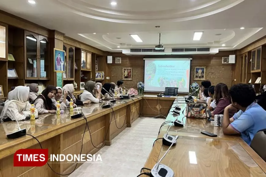 Kunjungan Peserta KSM UNISMA di Sekolah Hatyaiwittayalai 2 di Songkhla, Thailand