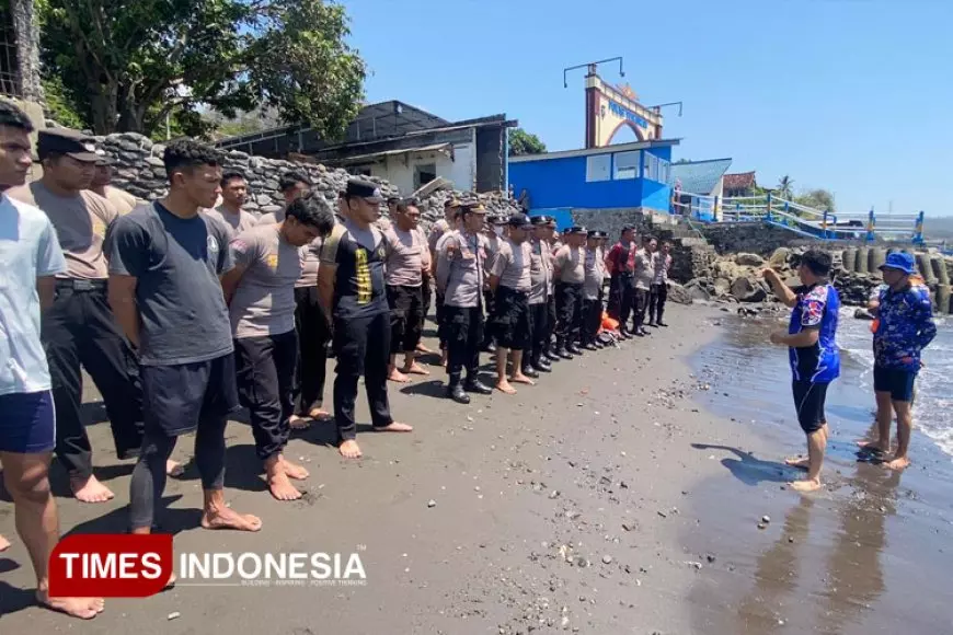 Sigap Jaga Selat Bali, Satpolairud Polresta Banyuwangi Asah Kemampuan SAR