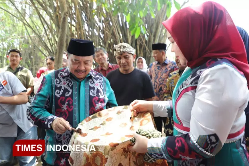 Bupati Jombang Warsubi Gaungkan Semangat Pelestarian Budaya Lewat Wastra Alami dan Jombang Fest 2025