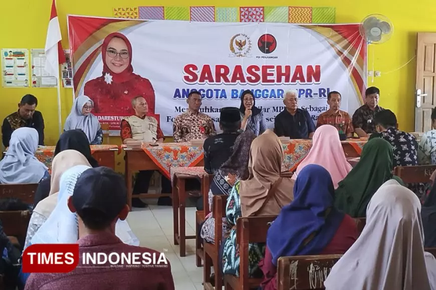 Berharap Tidak Disalahgunakan, Anggota DPR RI Sadarestuwati Serahkan Bantuan PIP di Madiun