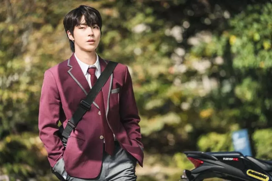 Hwang Inyeop Masih Pegang Rekor Peran Anak Sekolah, Terbaru di Dream to You