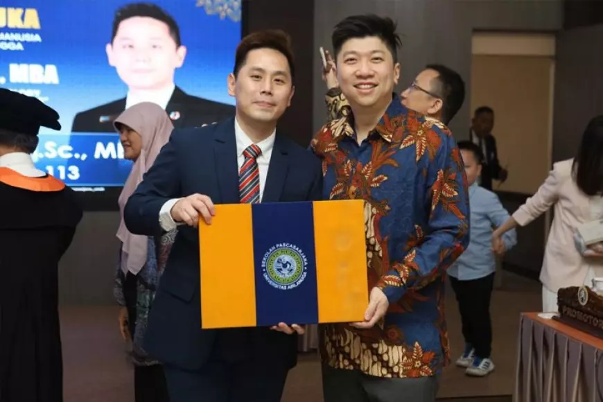 Tokoh Muda Inovatif Rico Tedyono Raih Gelar Doktor Pengembangan SDM UNAIR