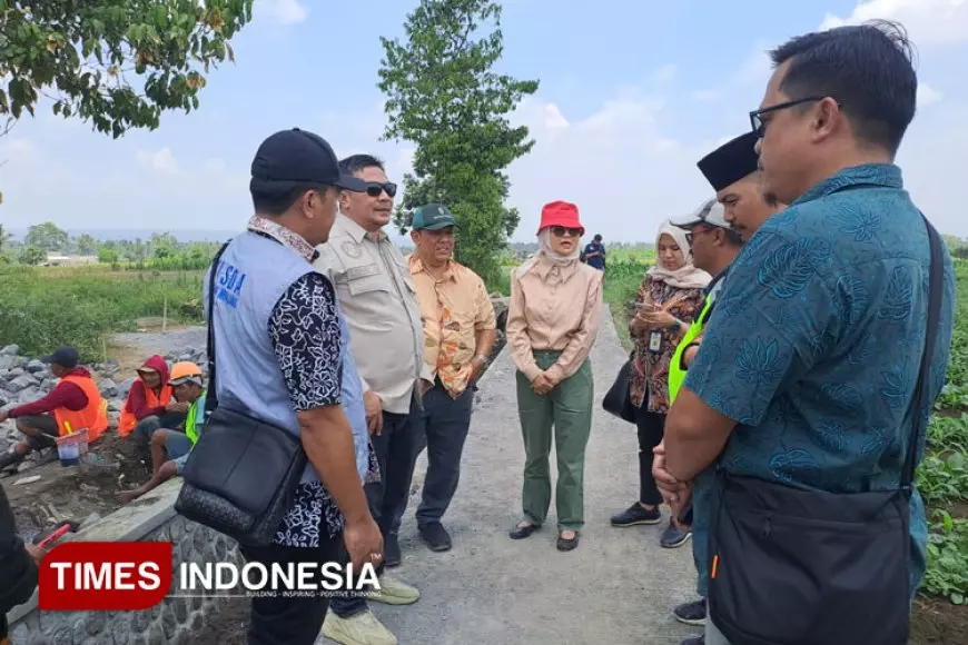 Komisi III DPRD Kabupaten Malang Tinjau Proyek Rehab Irigasi dan Pengelolaan Sampah