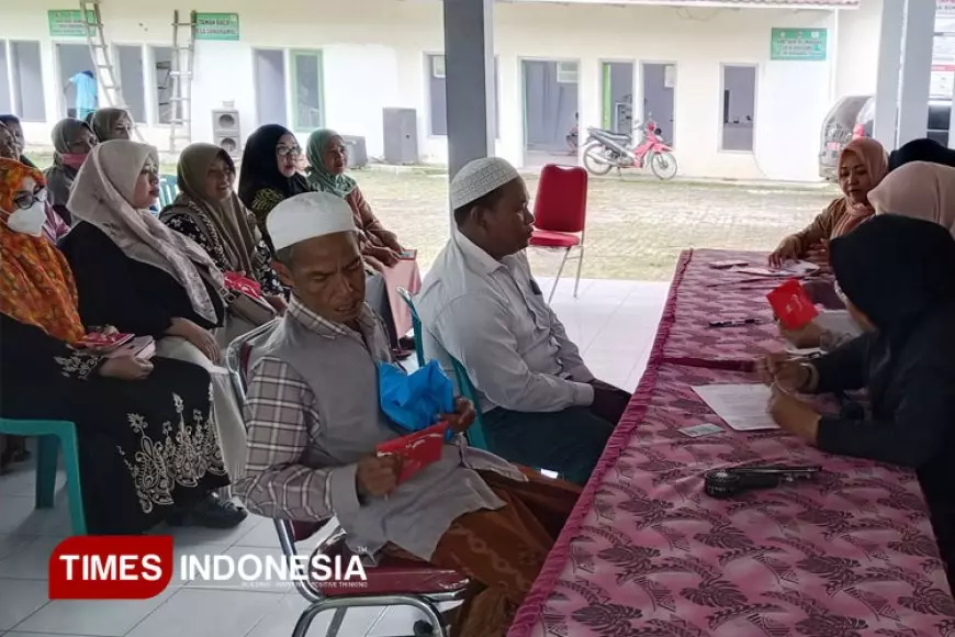 Terima Insentif, Guru Ngaji di Sukorambi Berbagi untuk Kepentingan Santri