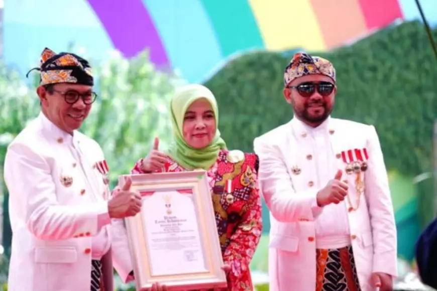 Rektor UIN Malang Raih Lencana Hakaryo Guno Mamayu Bawono di Hari Jadi ke-24 Kota Batu