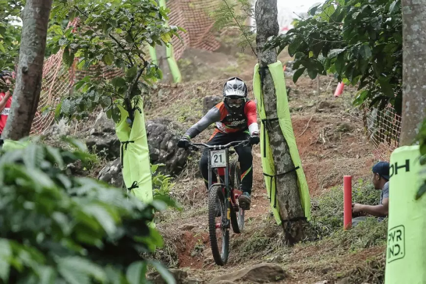 Persaingan Elite Memanas, Juara Umum 76 Indonesian Downhill 2025 Ditentukan di Klemuk Bike Park Batu
