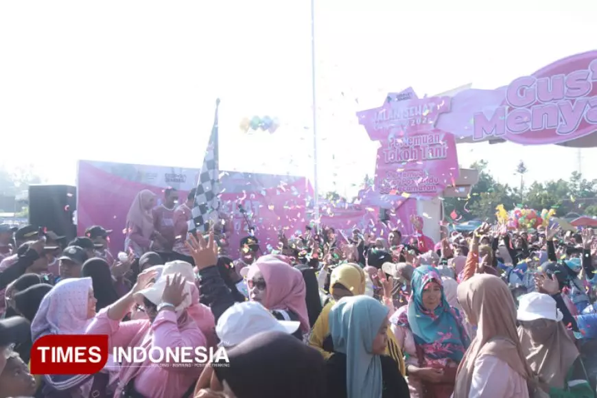 Gebrakan "Gus'e Menyapa", Ribuan Warga Ikut Jalan Sehat di Wuluhan