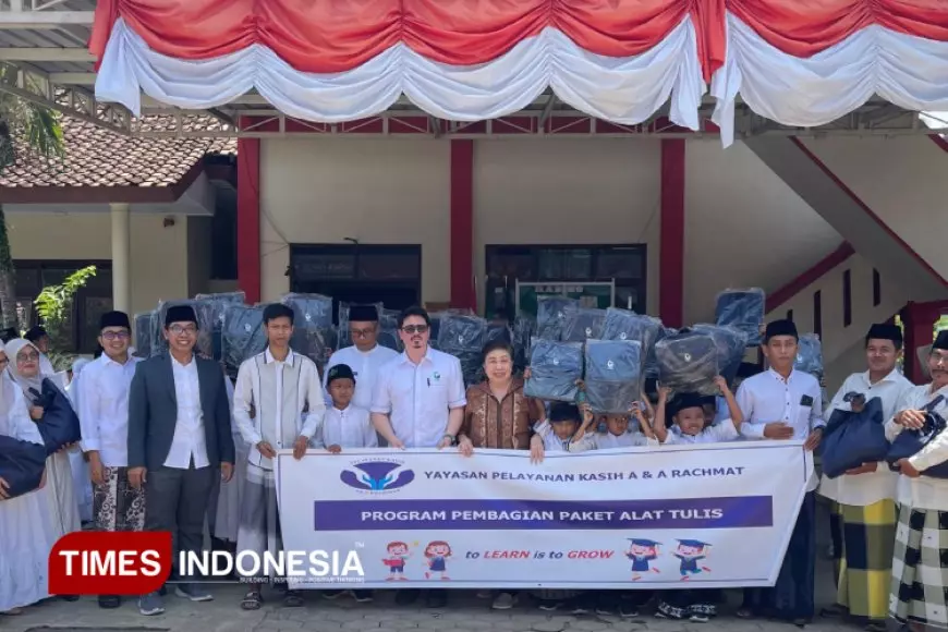 Gus Dewan Banyuwangi Bersama YPKAAR Berbagi Ribuan Tas dan Sembako di Momen HSN 2025