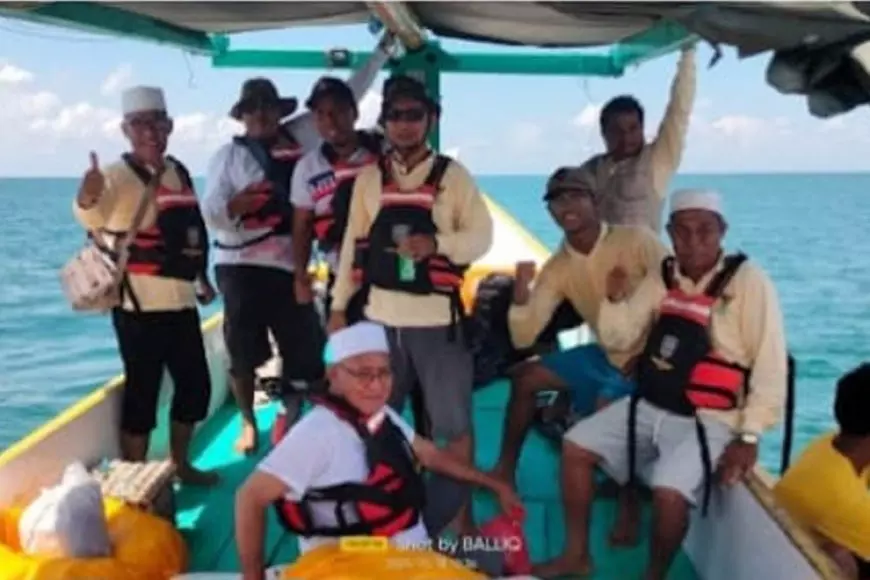 Baznas Sumba Timur Seberangi Laut, Sampai ke Pulau Terpencil Salura untuk Bagikan Bantuan