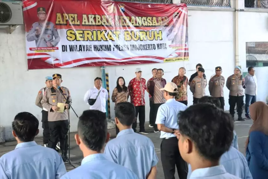 Polisi dan Buruh di Kota Mojokerto Apel Akbar Kebangsaan