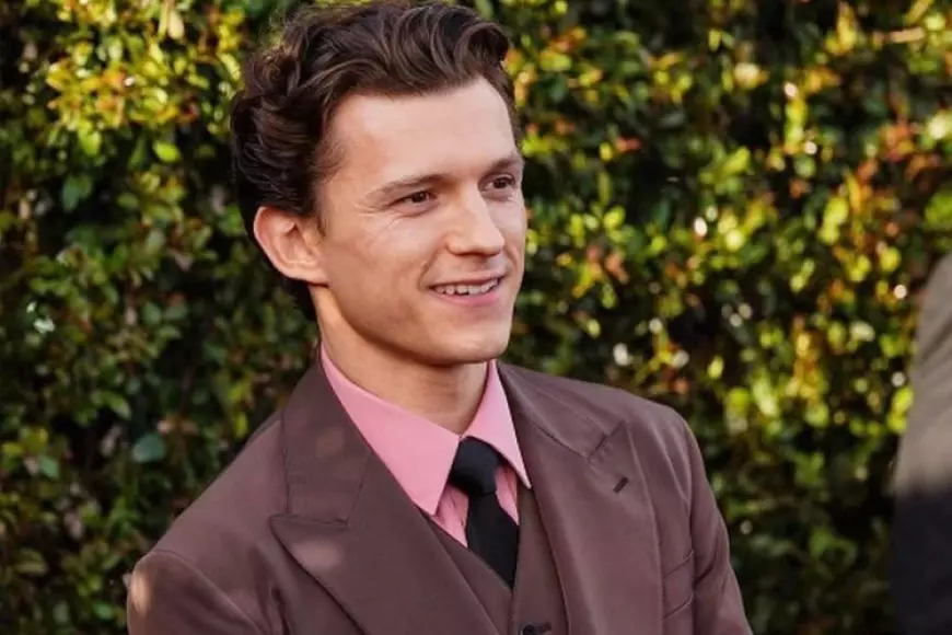 Terbentur Kontrak Marvel, Tom Holland Terpaksa Tolak James Bond