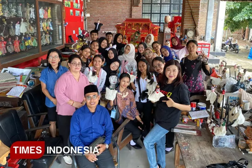 Belajar Moderasi Beragama, Mahasiswa STIKES Husada Jombang Kunjungi Klenteng Hong San Kiong