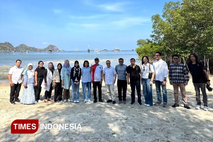 Gandeng Mahasiswa UPH, BPOLBF Kembali Gelar Bersih Pantai Kampanye Gerakan Wisata Bersih
