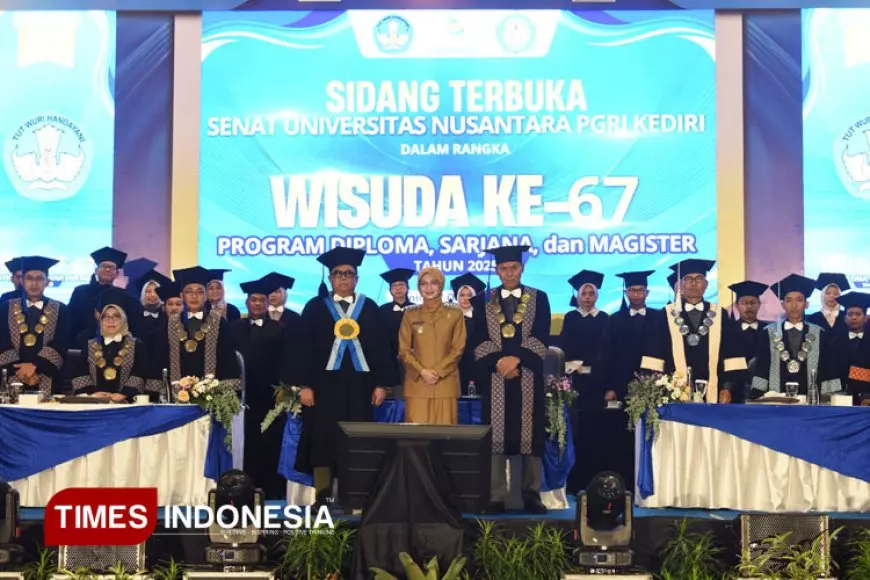 Wisudawan UNP Kediri Harus Berkarakter di Tengah Tantangan Dunia Kerja