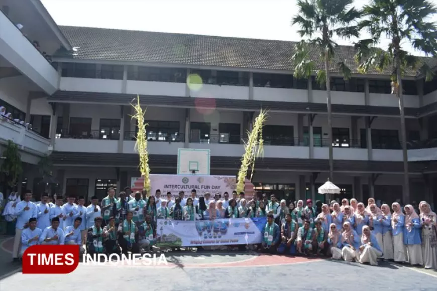 MTs Almaarif 01 Singosari Malang Sambut Mahasiswa dari 20 Negara dalam Program I-YES 2025