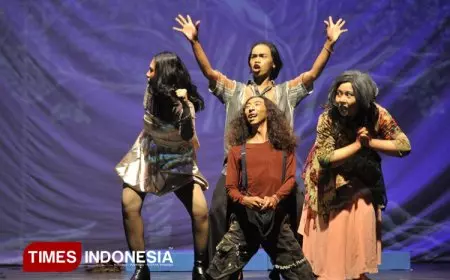 UKM Komunitas Teater UNISMA Meriahkan Parade Teater Jawa Timur