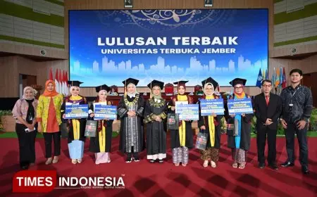 Meraih Gelar Sarjana di Tengah Kesibukan: Kisah Wisudawan UT Jember