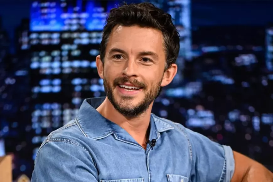 Jonathan Bailey jadi Pria Terseksi Sedunia 2025