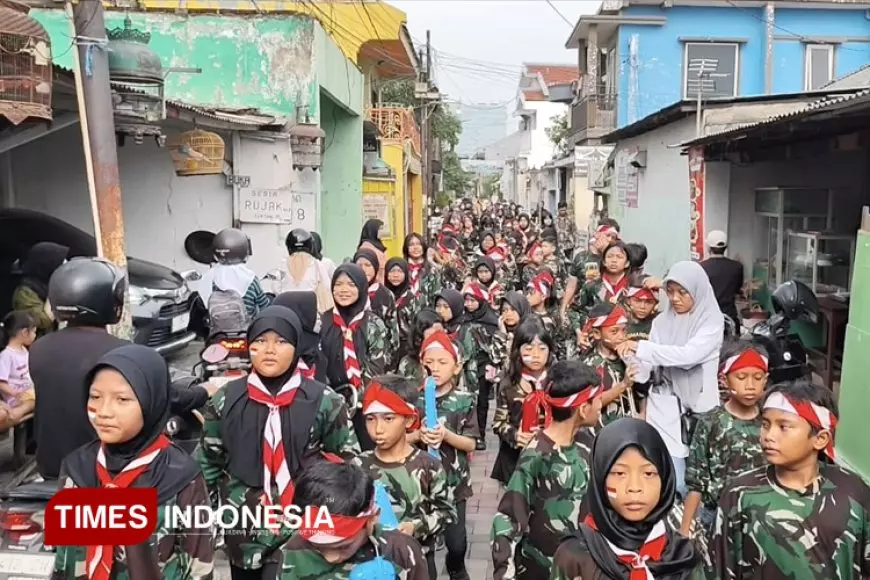 Siswa SD Margorejo Karnaval Keliling Kampung, Kenang Jasa Para Pahlawan