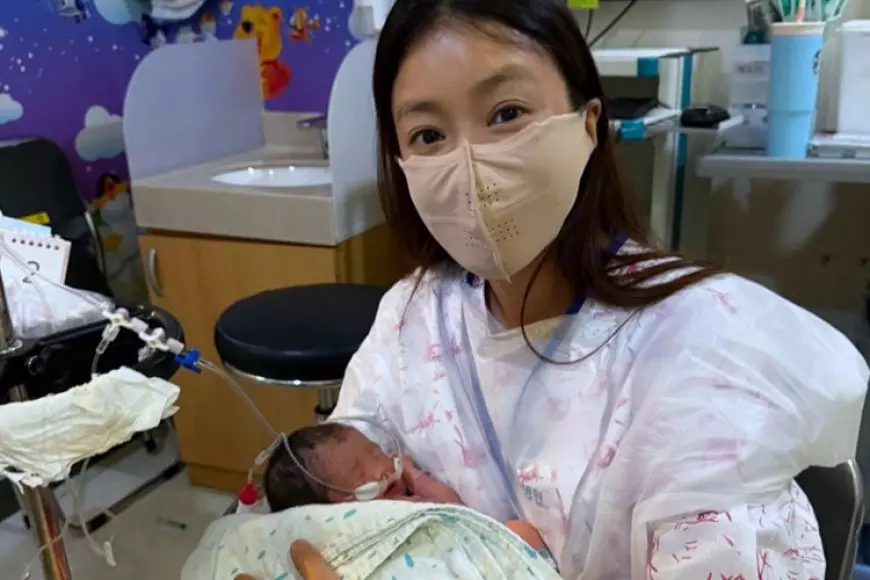 Lewat IVF Lee Si Young Melahirkan Bayi Cantik Tanpa Suami