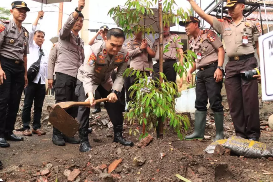 Peduli Lingkungan, Polri Tanam Pohon dan Lepas Burung di Malang
