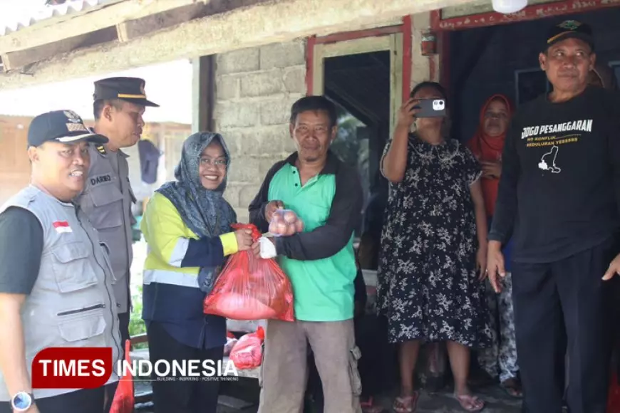 PT BSI Salurkan Bantuan Sembako untuk Korban Banjir Pesanggaran