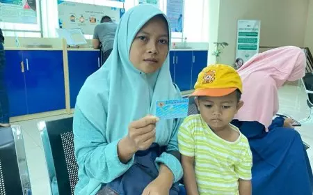 Berkat Program JKN, Fitri Bisa Membawa Sang Mertua Berobat dengan Tenang Tanpa Biaya