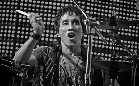 Drummer God Bless Yaya Moekito Meninggal Dunia