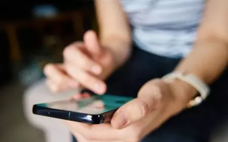 Tetap Waras di Tengah Media Sosial: Strategi Menjaga Kesehatan Mental